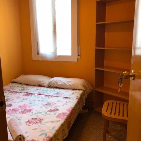 Motorsport Barcelona Hostel Kültér fotó