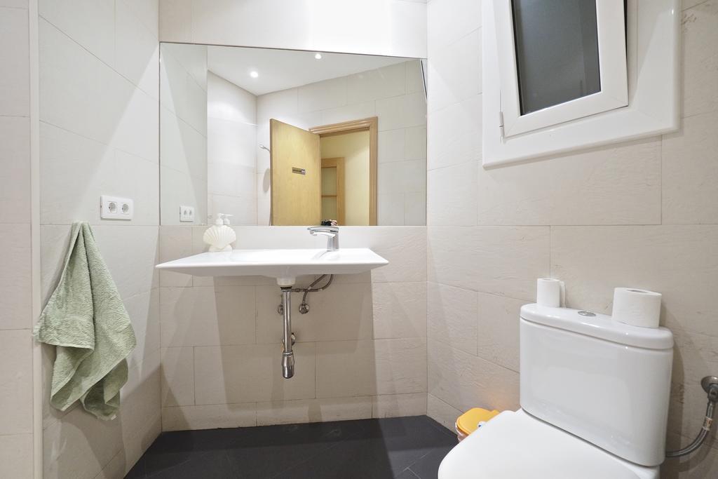 Motorsport Barcelona Hostel Kültér fotó