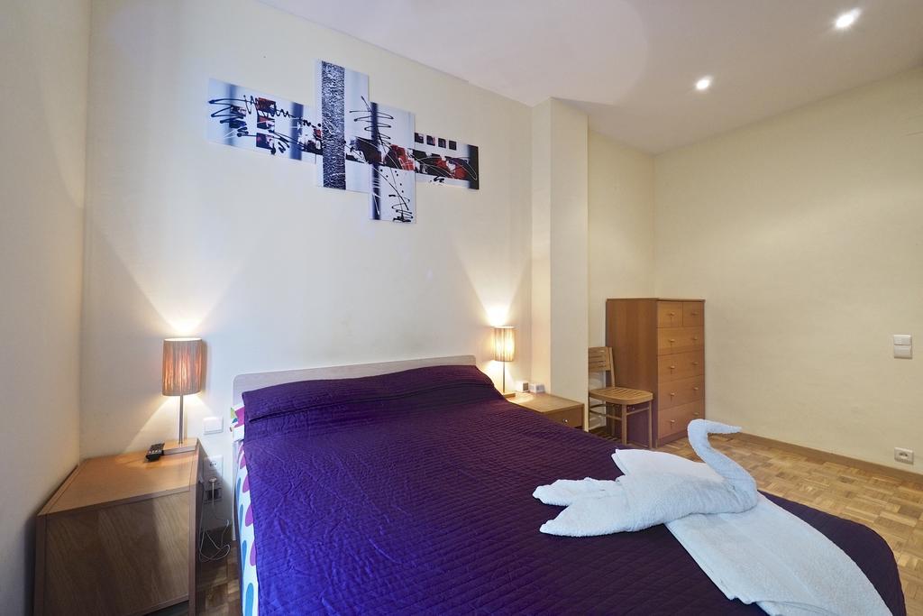 Motorsport Barcelona Hostel Kültér fotó