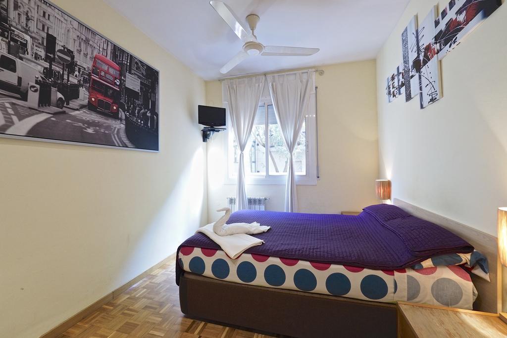 Motorsport Barcelona Hostel Kültér fotó
