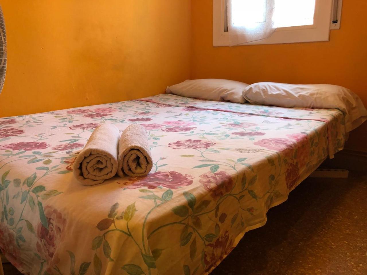 Motorsport Barcelona Hostel Kültér fotó